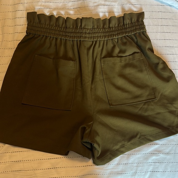 Worthington green shorts and button down top outfit size medium! - Picture 4 of 7